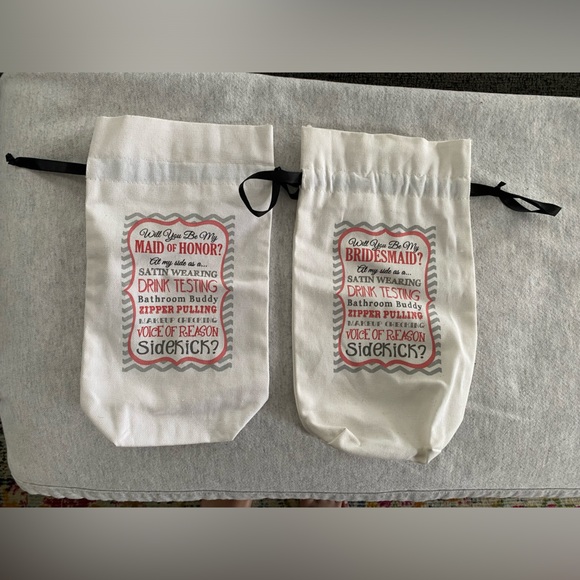Maid of Honor and Bridesmaid Proposal Wine Bags - Picture 1 of 1